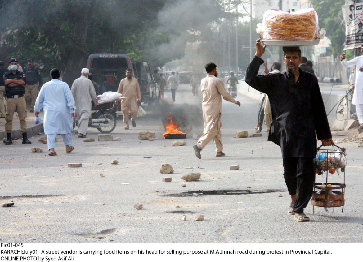 KARACHI: A Street Vendor