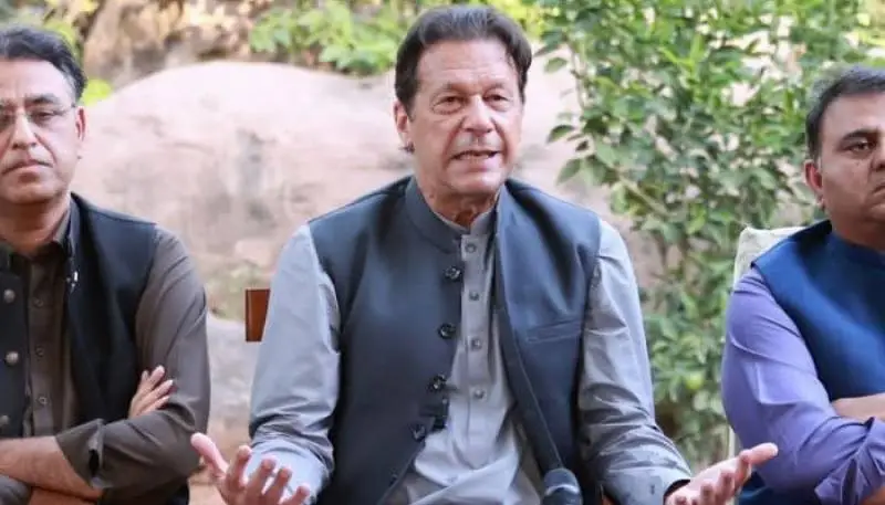 PTI Khan gives Sharif’s government more time to announce early polls