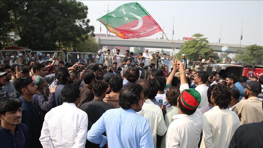 Police fire tear gas, clash with protesting supporters of Imran Khan