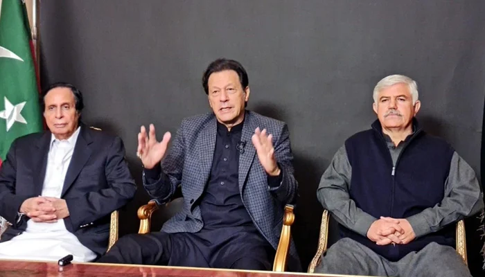 Imran Khan to dissolve two provincial assemblies on Dec 23