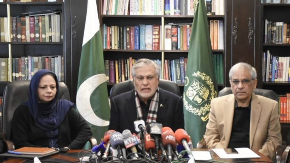 Dar promises minibudget no larger than PKR 170 billion