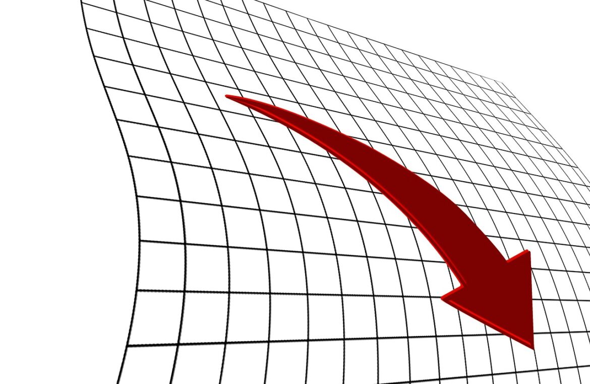 Industrial output down 7.9 percent in 7 months