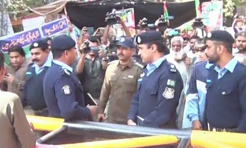 PTI Khan dodges arrest in Toshakhana case