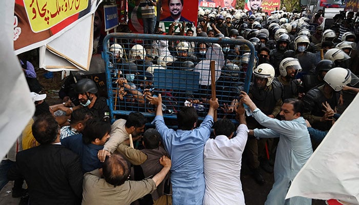 Standoff enters day 2 at Zaman Park