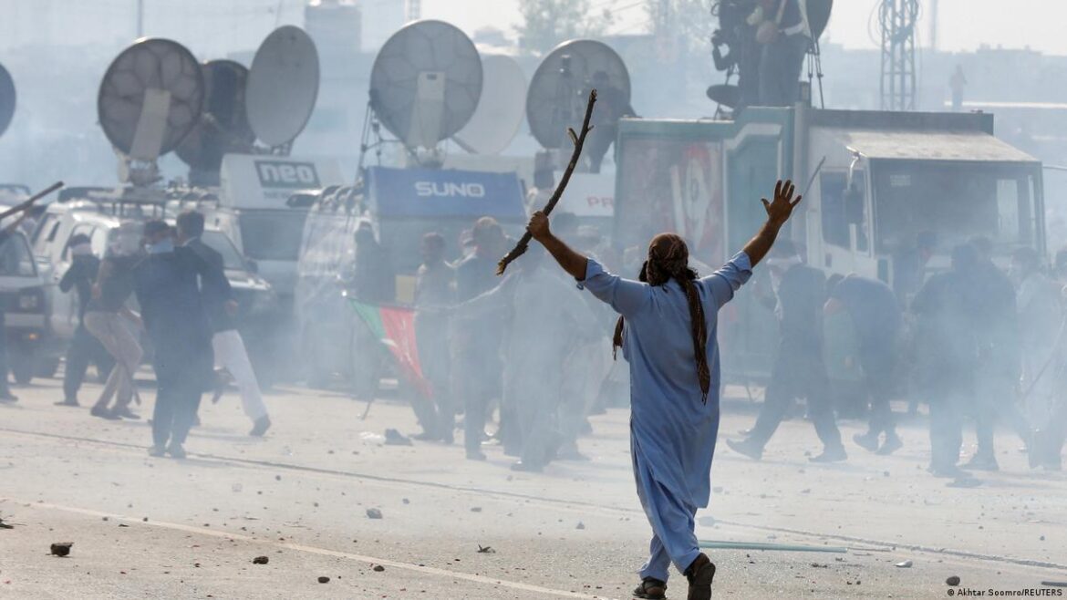 Pakistan’s opposition and government set to hold talks to end political deadlock