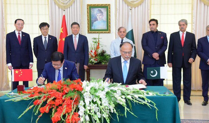 Pakistan, China ink six deals to boost cooperation on CPEC anniversary