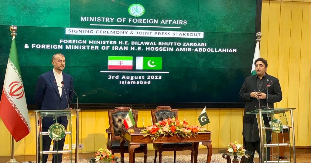 Pakistan, Iran aim for $5 billion trade, agree to free prisoners
