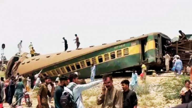 Passenger train derails in southern Pakistan, killing at least 20 people