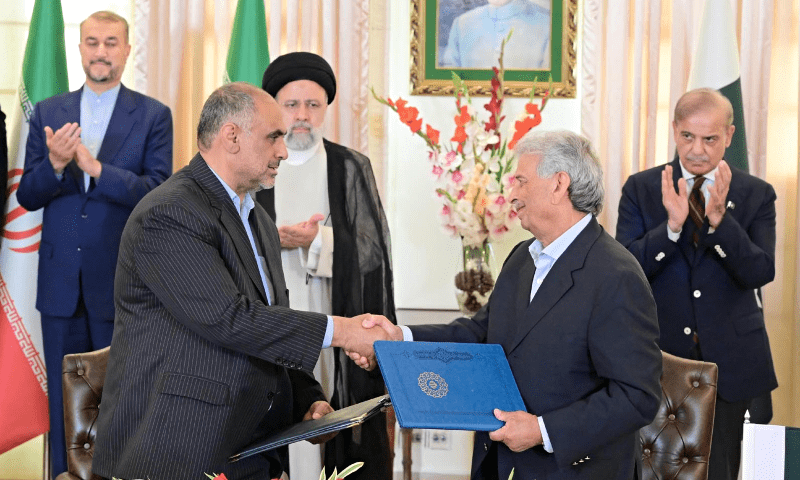 Iran and Pakistan ink eight pacts, eye $10 billion trade boost