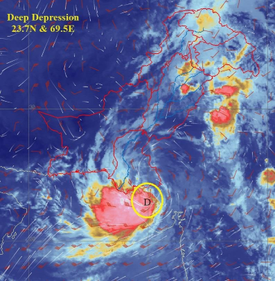 Cyclone bears down on Sindh province, heavy landfall expected
