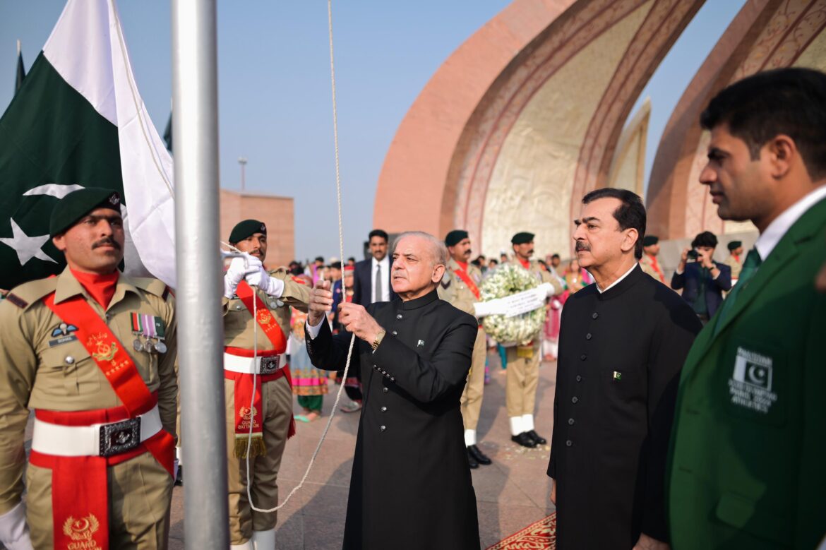Leaders vow economic stability as Pakistan marks 77th Independence Day