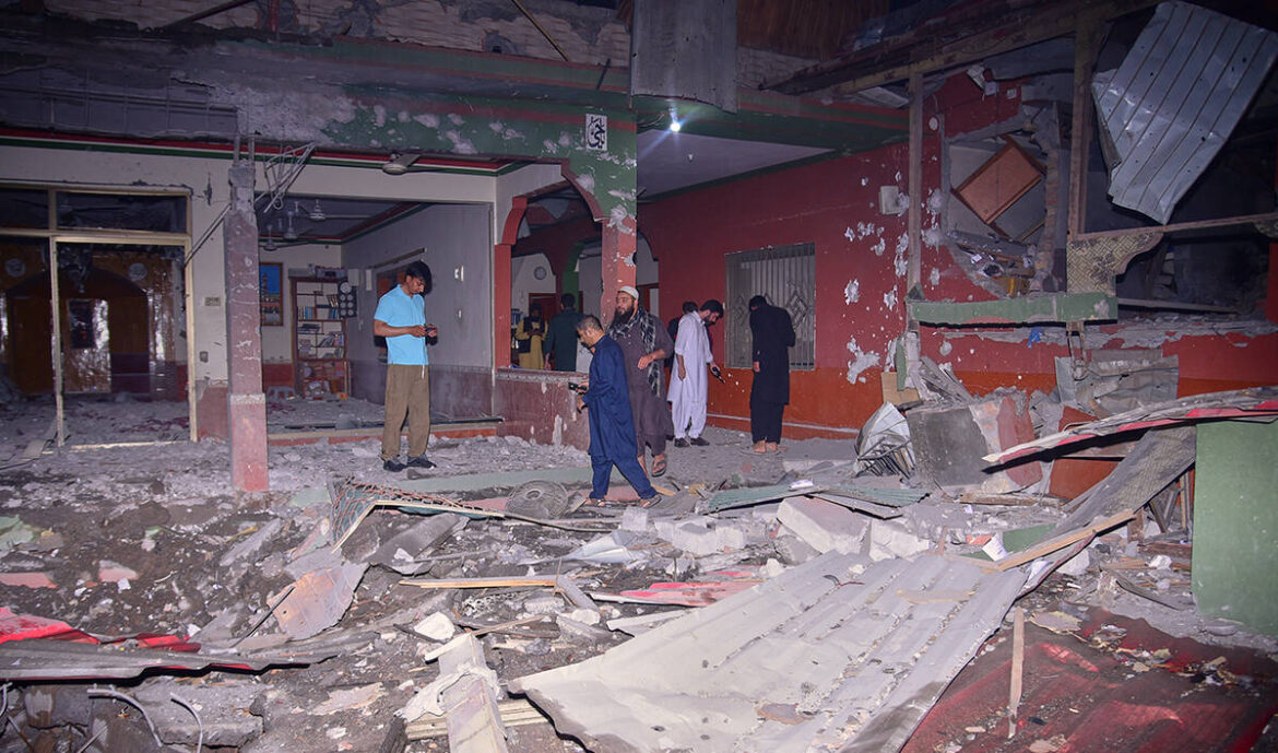 India, Pakistan clash as strikes lead to eight killed, five jets downed