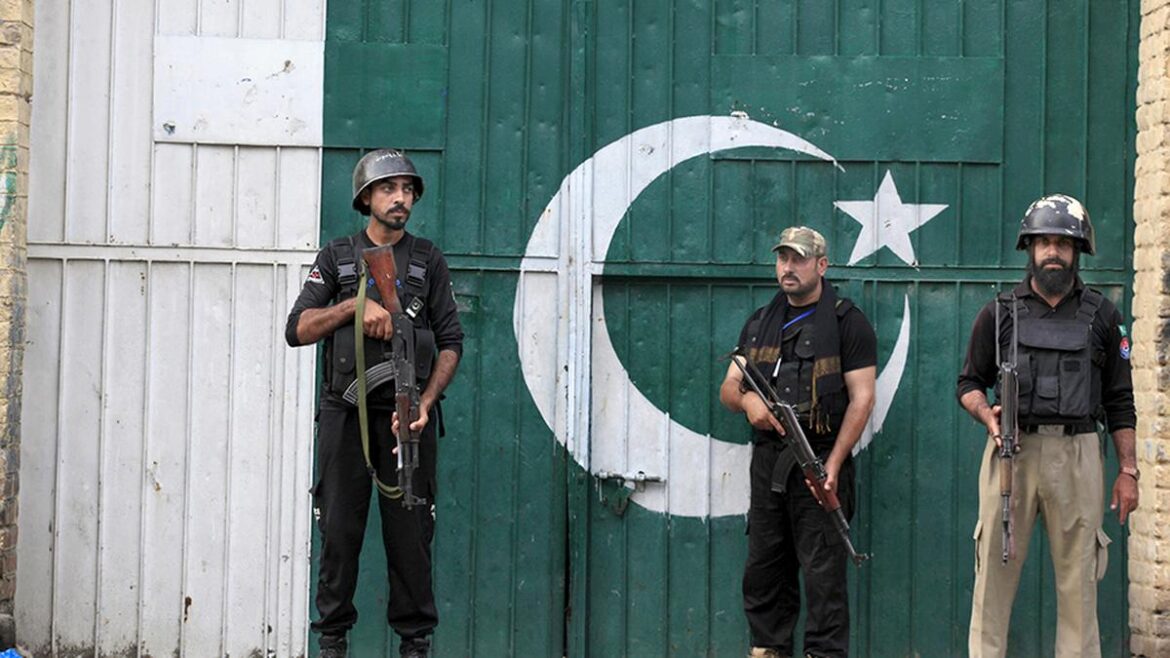Ahmadi man arrested in Pakistan for distributing free food on Ashura 