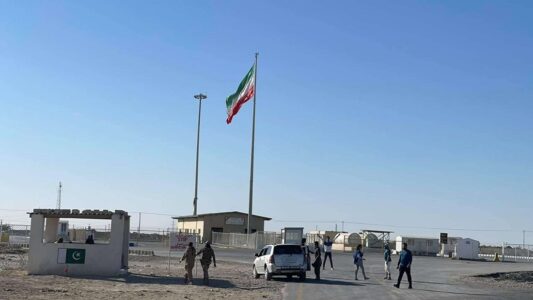 Samad Border Dozens of students stranded at Gwadar Iran border crossing by travel ...