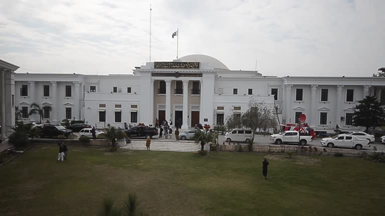 Disgruntled PTI leaders defy party, set to contest Senate elections