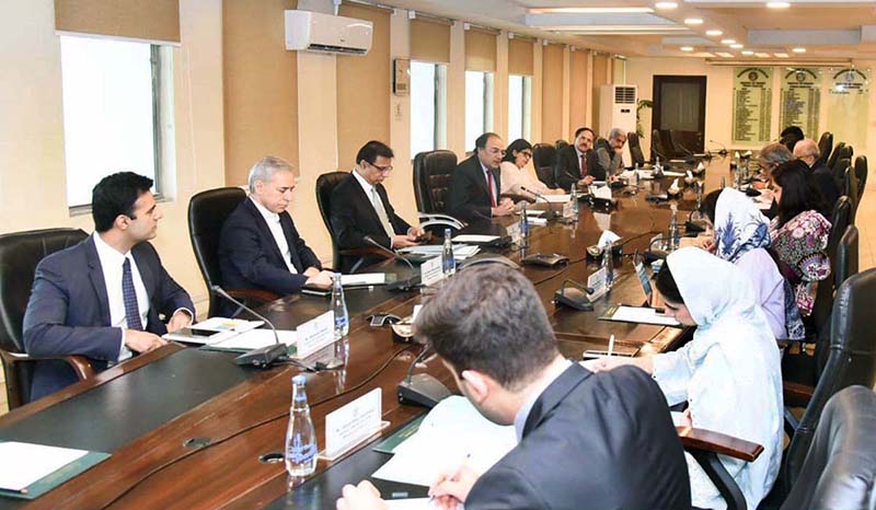 Aurangzeb briefs Moody’s on economic turnaround, signals global market re-entry