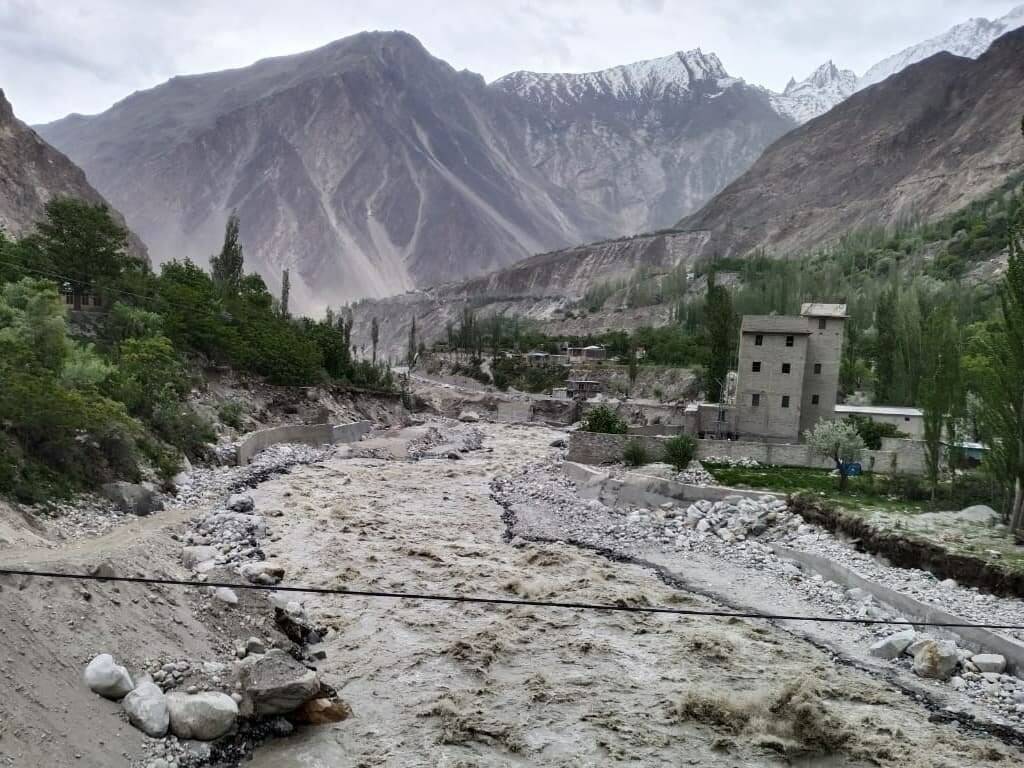 Deadly floods ravage Pakistan’s north, leaving tourists dead and missing amid monsoon deluge