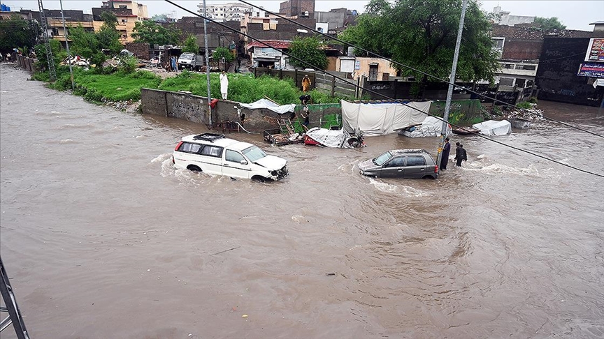 Torrential rains kill eight in Dera Ismail Khan, KP toll rises to 406