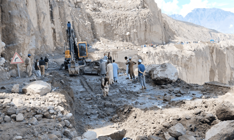 Flash floods paralyse Karakoram Highway, strand thousands in Gilgit-Baltistan