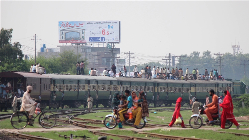 Nearly 4,000 acres of Pakistan Railways land encroached by govt, military – minister