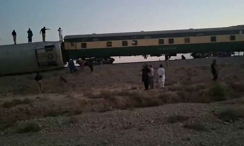 Blast derails Jaffar Express in Balochistan, several injured