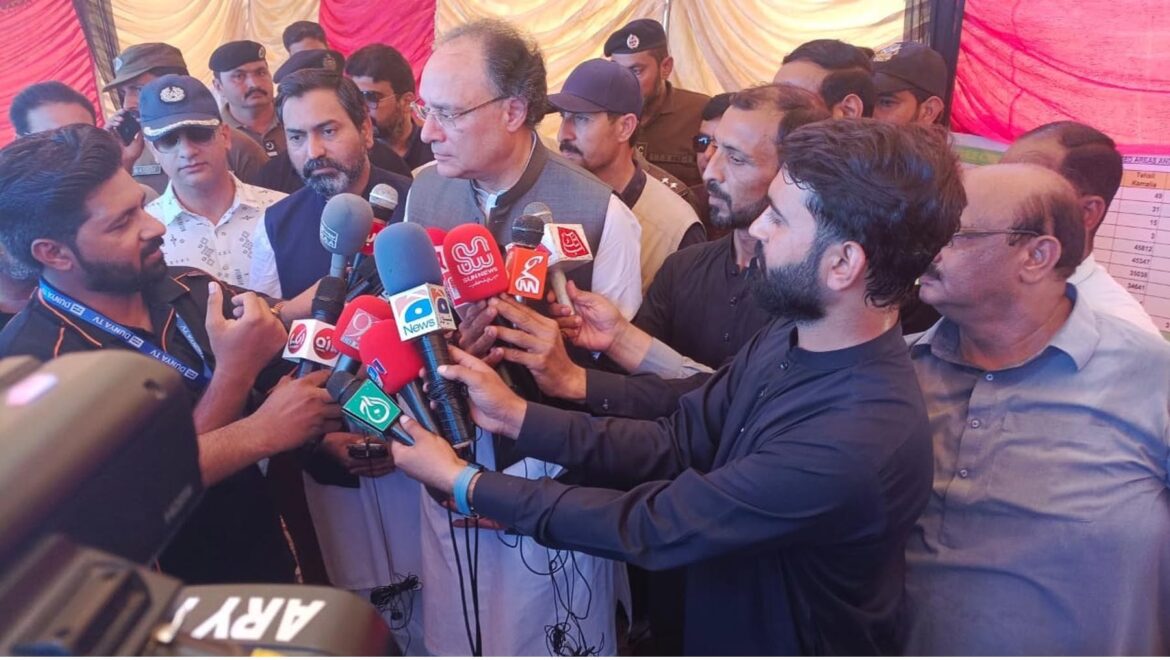 FM Aurangzeb says IMF understands flood strain ahead of loan review