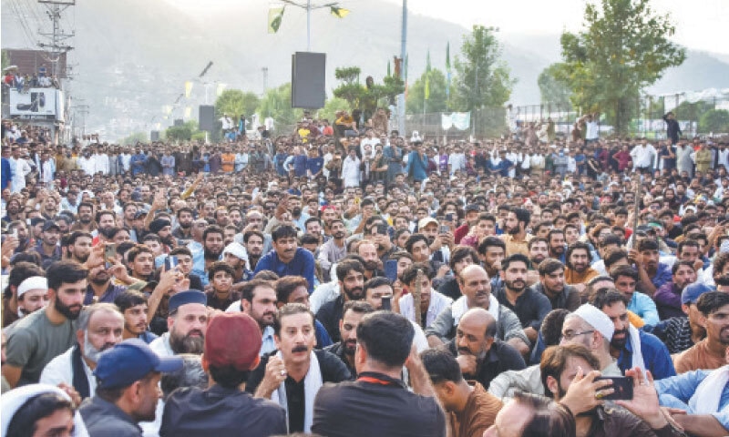 Clashes erupt in Azad Kashmir as protesters demand end to elite perks