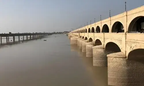 Sindh braces for ‘super flood’ as Indus swells, threatens towns and farmland