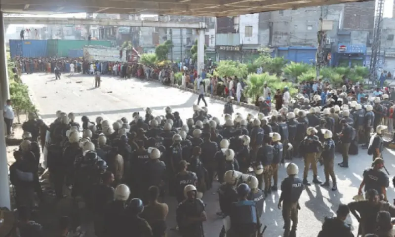 Roads blocked, mobile networks cut as hardline TLP pro-Palestine protest heads for Islamabad