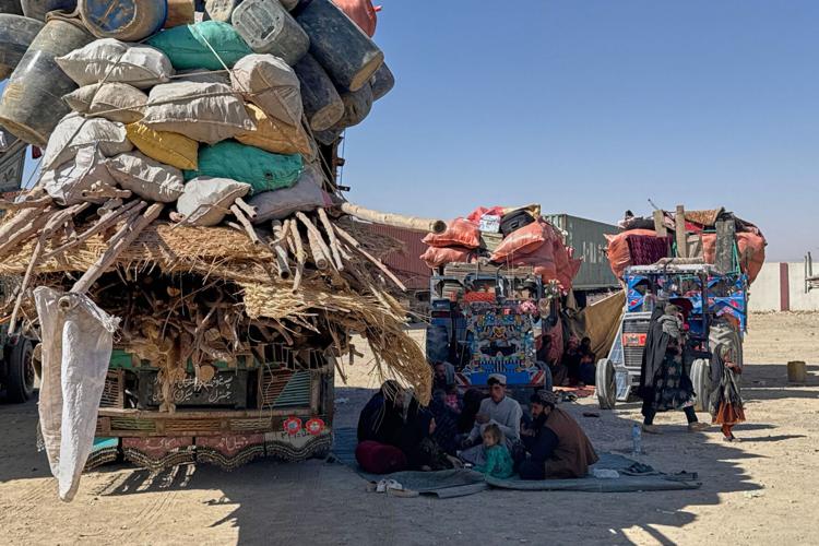 Pakistan-Afghan border closures enter second day after deadly clashes