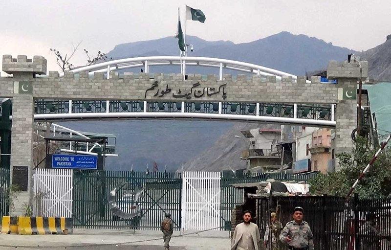 Pakistan keeps Afghan border closed to transit trade over security fears
