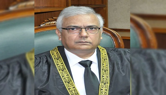 President Zardari names Justice Aminuddin Khan first chief of new Constitutional Court