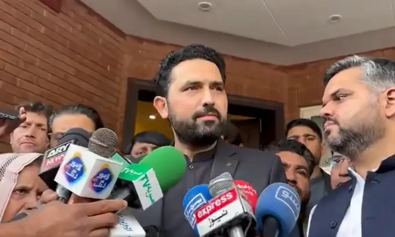 KP chief minister urges Lahore lawyers to back street protests