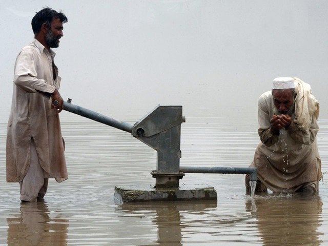ADB says over 80pc of Pakistanis lack safe drinking water; per capita supply falls to two-thirds
