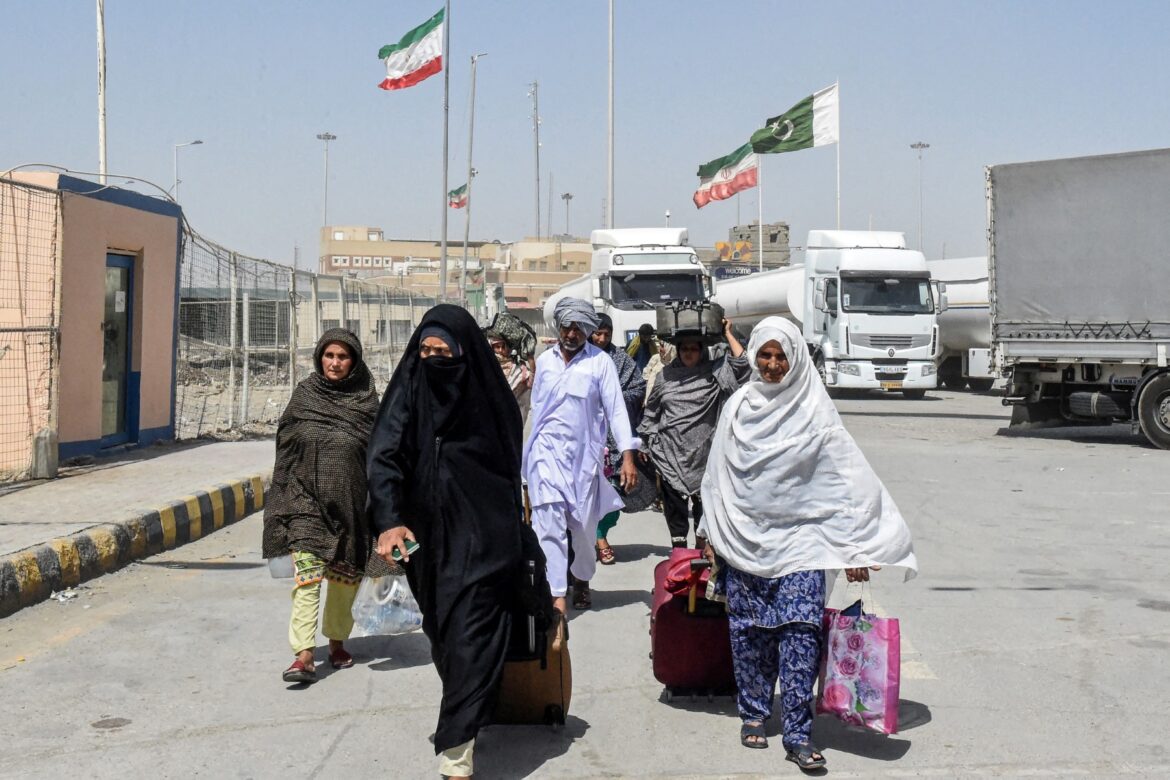 Amid turmoil in Iran, Pakistani students and pilgrims begin heading home