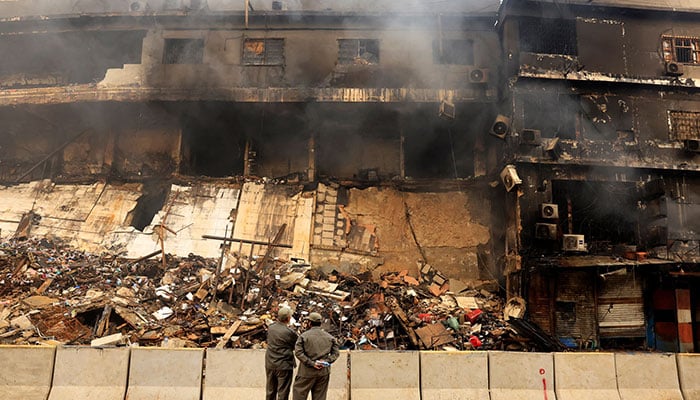 Death toll rises to 14 in Karachi mall fire as search for missing continues