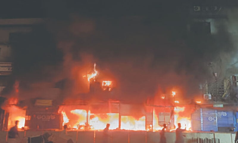 At least five killed as fire engulfs shopping mall in Karachi