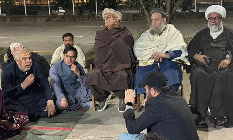 Opposition extends sit-in over jailed ex-PM Khan’s health as govt pledges specialist eye care