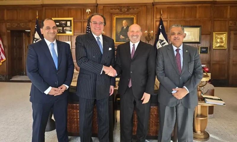 Aurangzeb meets US commerce chief to boost investment in tech, mining