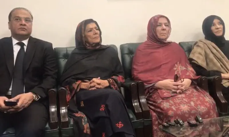 Tensions flare within PTI as Imran Khan’s sisters publicly rebuke party leaders over secrecy in his treatment and legal delays