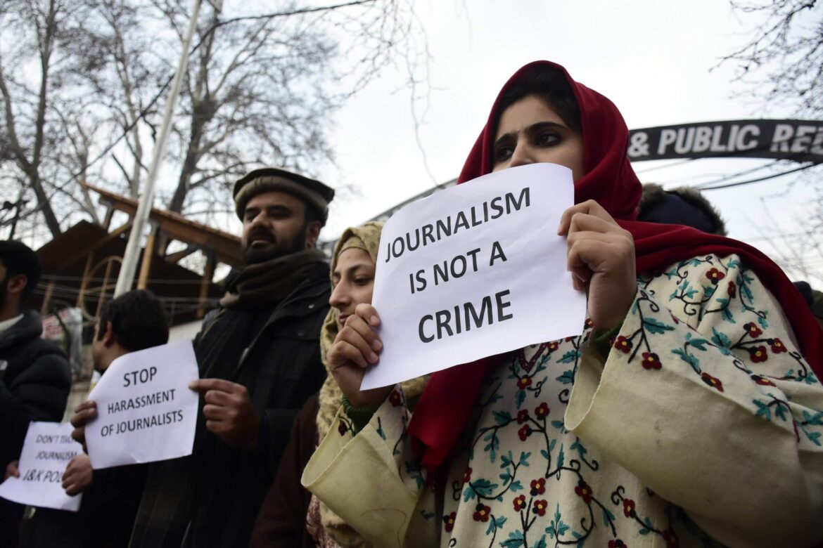 Press freedom groups urge PM Sharif to stem decline in media rights