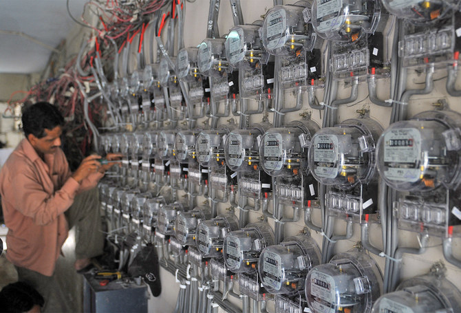 Govt moves to impose fixed power fees on households to fund industrial relief