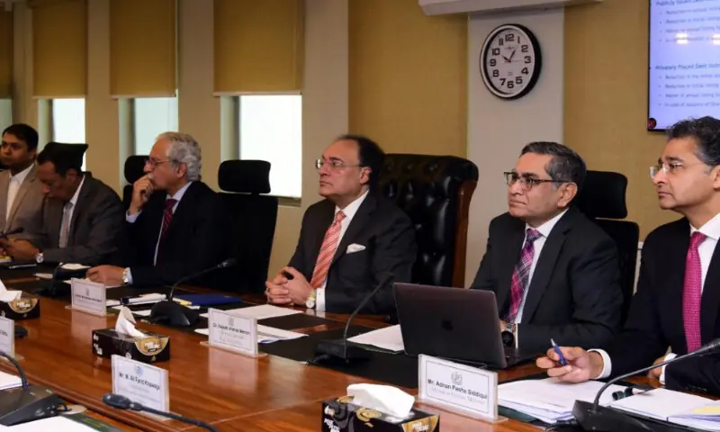Finance minister pushes capital-market overhaul to ease bank reliance