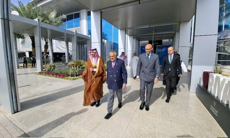 Pakistan’s top diplomat arrives in Riyadh to push for de-escalation as Iranian strikes roil the Gulf
