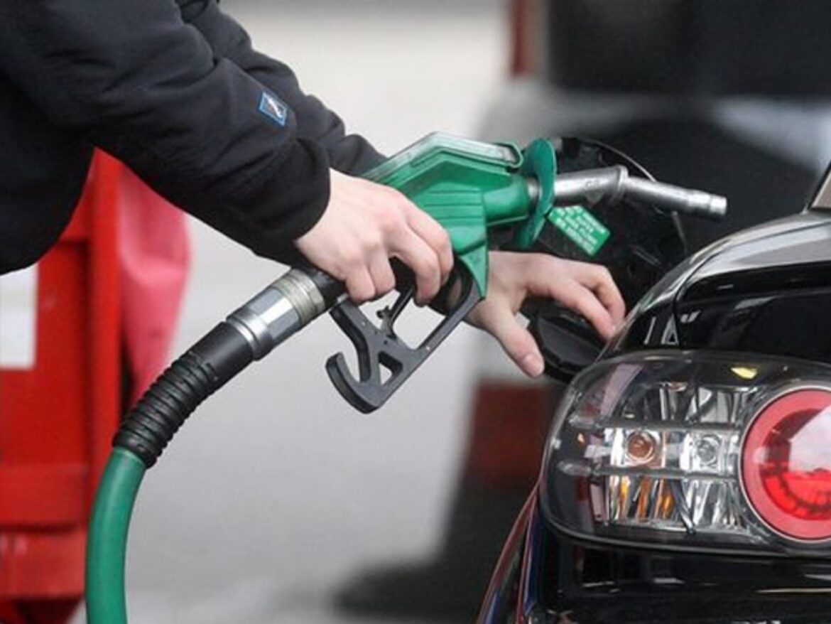 Pakistan cuts petrol, diesel prices by Rs5 a liter effective Saturday