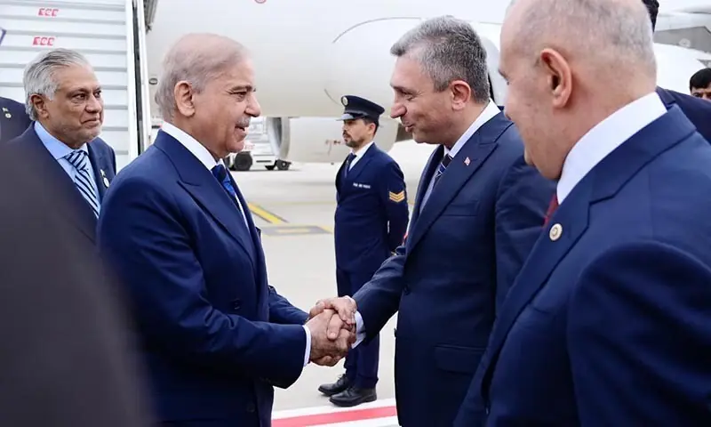 PM Sharif reaches Turkey as Pakistan presses to broker lasting US-Iran truce