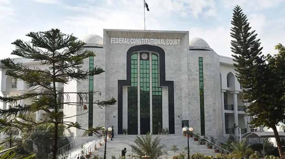 Constitutional Court temporarily restores govt power to inactivate passports and ban deportees from traveling