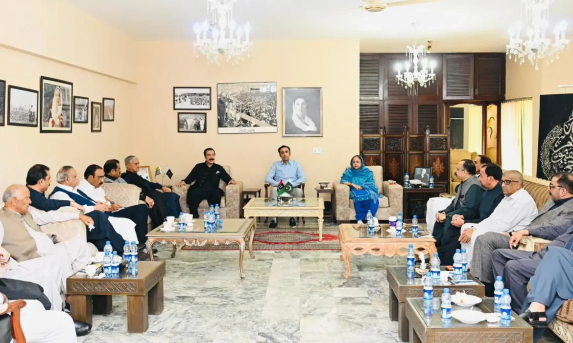 Bhutto-Zardari seeks urgent meeting with PM Sharif over Azad Kashmir unrest
