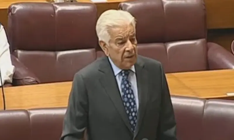 Defence minister Asif rebukes banned Kashmiri group as protesters mass near Rawalakot