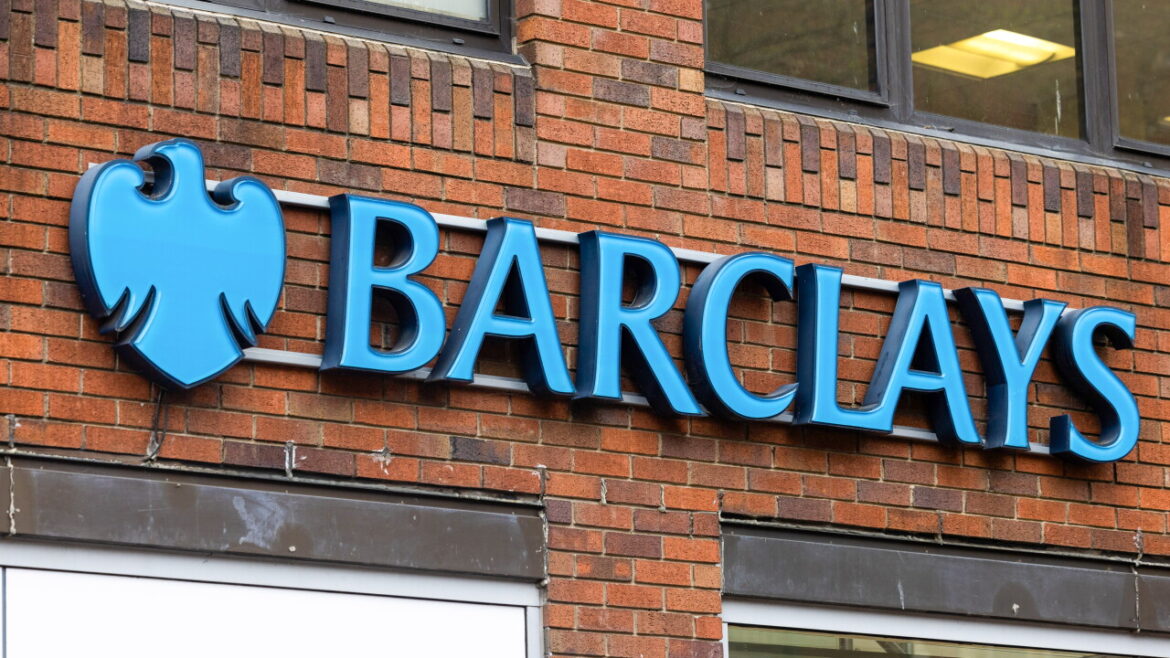 Barclays upgrades Pakistan dollar bonds to overweight, cites resilient external position